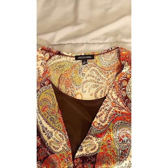 Notations Paisley v neck with circle tie in front. Layered top with black insert - Picture 2 of 4